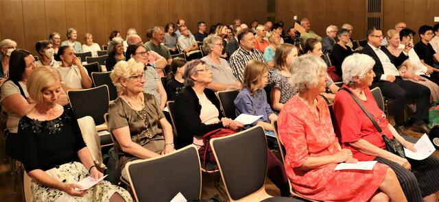 Zuschauer im Musiksaal