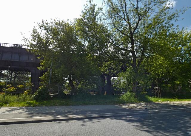 S-Bahn Brücke am stillgelegten S-Bahnhof Wernerwerk in Siemensstadt. Es kommen immer wieder Pläne hoch, die sogenannte "Siemensbahn" von Jungfernheide bis Gartenfeld wiederzubeleben, bisher gab es die Info, dass dies bis 2029 erfolgen soll  ....