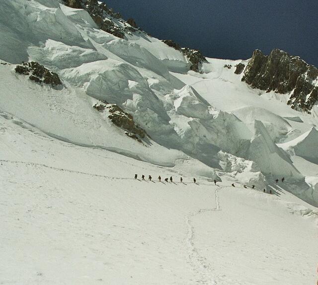 2012 brach ein Eisbrett ab und löste eine Lawine aus. Neun Bergsteiger kamen ums Leben.