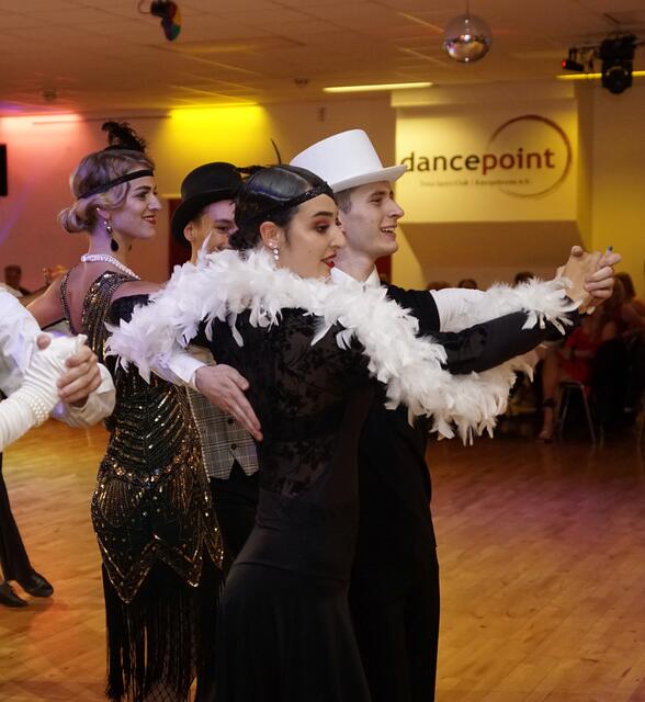 The 30ies Revival-Show - mit tollen Kostümen