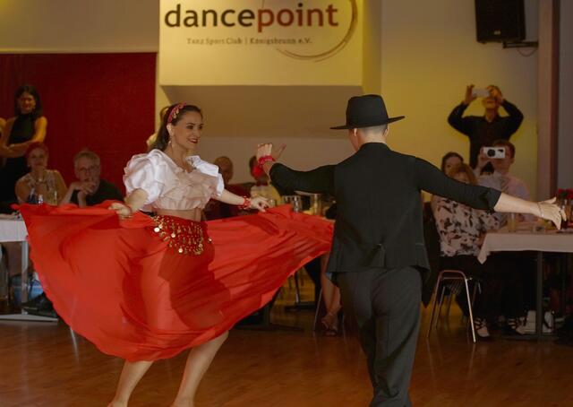 Stefanie Pavelić und Bogdan Ianoși, deutsche Vizemeister im Showdance, verzauberten das Publikum