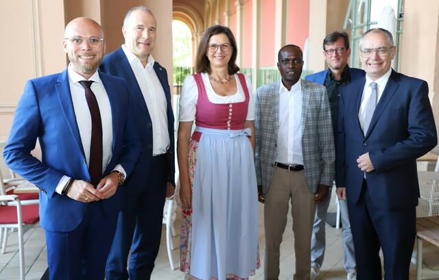 v.l.n.r.: Fabian Mehring, Alexander Hold, Ilse Aigner, Hon Joshua Kandie, Alexander Fonari, Michael Wörle | Foto: FREIE WÄHLER Landtagsfraktion
