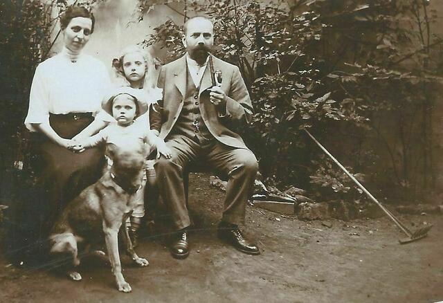 1914, Margarete und Heinz mit ihren Kindern Maria und Theodor