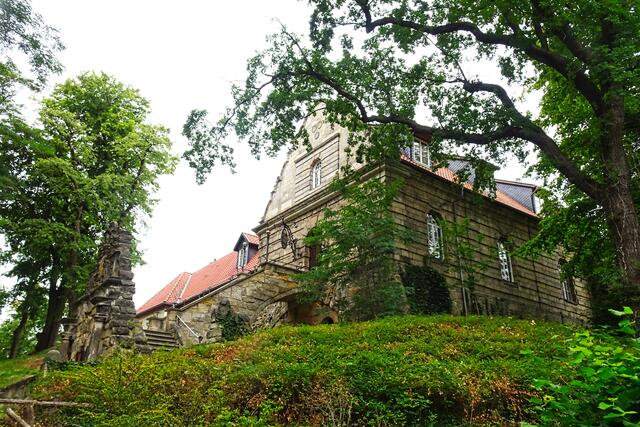 das barocke Jagdschloss auf dem Spiegelsbergen