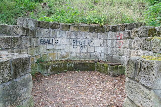 Sitzrondell unterhalb der Grünen Grotte in den Spiegelsbergen