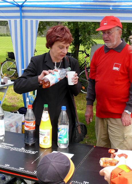 Die damalige SPD-Landtagsabgeordnete Sigrid Leuschner (l.)