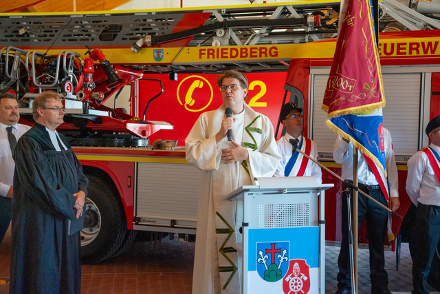 FFW Friedberg, Fahrzeugweihe DLK 23/12 - vl. Michael Geiger, Pfarrer Falco von Saldern, Stadtpfarrer Steffen Brühl