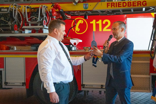 FFW Friedberg, Fahrzeugweihe DLK 23/12 - Offizielle, symbolische Schlüsselübergabe