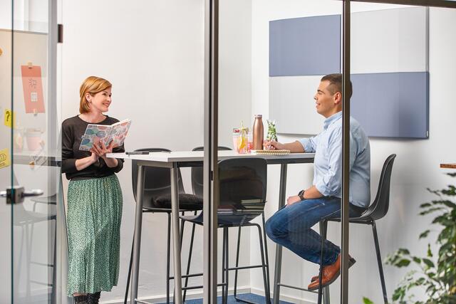 Suanne Burger und Lukas Steinheber im Gespräch.
