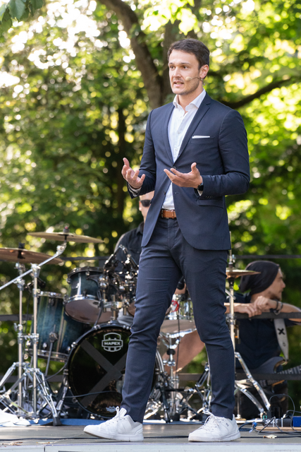 Rockmesse im Stadtgarten Friedberg/Bayern - Max Gerber bei seiner bemerkenswerten Ansprache