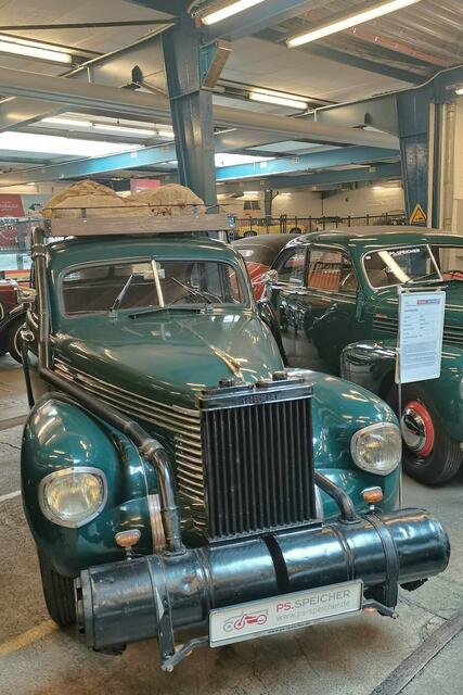 PS.SPEICHER Depot Automobil Opel Kapitän Holzvergaser