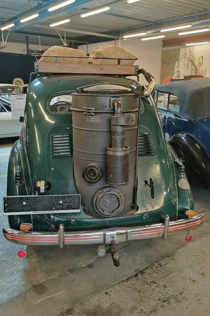 PS.SPEICHER Depot Automobil Opel Kapitän Holzvergaser