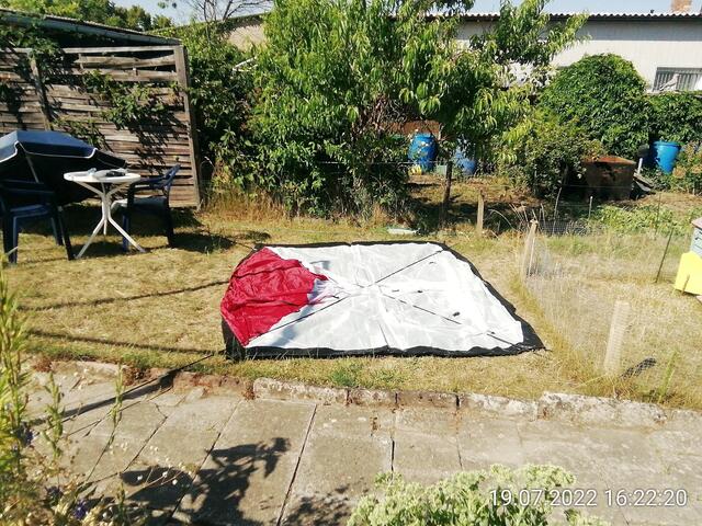 Zeltaufbau - 24.7.2022 !!! Gartenschau - Sonntagsbilder 2022 !!!   Temperaturen: Früh 5h 24 13,6 Grad / 10:31h 20,9° plus / 13:21h 28,9° plus
