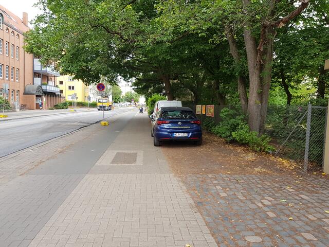 Ok, wenn abends "Feierabend ist", dann kann ICH ja "heimlich" durch die gesperrte Straße fahren und am Rand parken... - Das merkt doch keiner...