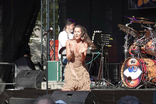 Die temperamentvolle Sängerin der Band Bröselmaschine