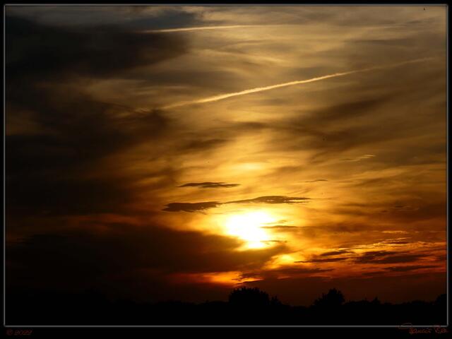 Sonnenuntergang von der 'neuen' Brücke über die 217 bei Devese aufgenommen.