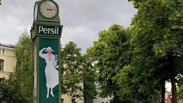 Erstmals warb die „Weiße Dame“ 1922 in weißem Kleid und mit weißem Florentiner-Hut auf einem Plakat für Persil, das von dem Berliner Kunstmaler Kurt Heiligenstaedt entworfen worden war. Foto: Helmut Kuzina