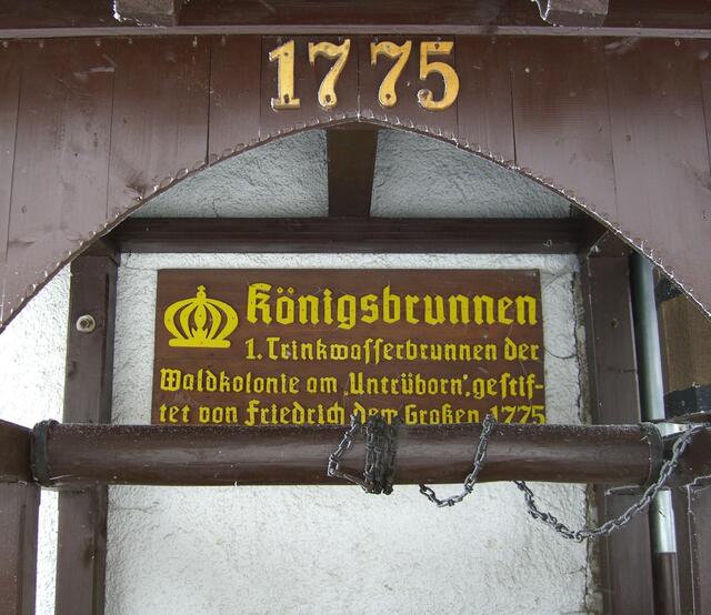 der Königsbrunnen an der Hauptstraße in Friedrichsbrunn