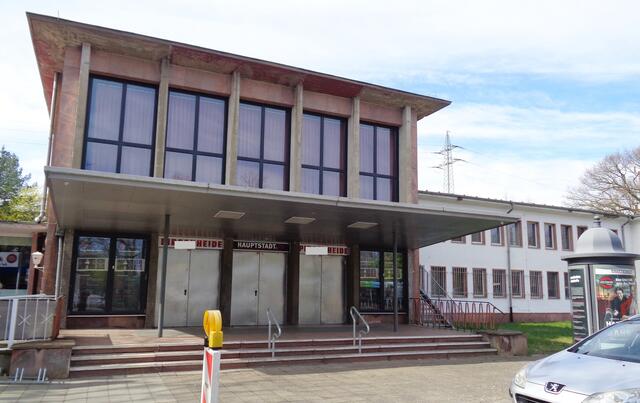 ... fast vollständig stillgelegt. Die erhaltenen Bauten des Bahnhofs stehen unter Denkmalschutz