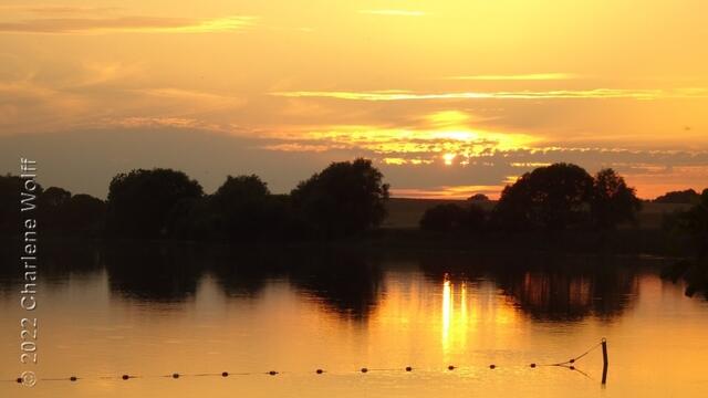 Herrlicher Sonnenuntergang über den Seen der Probstei