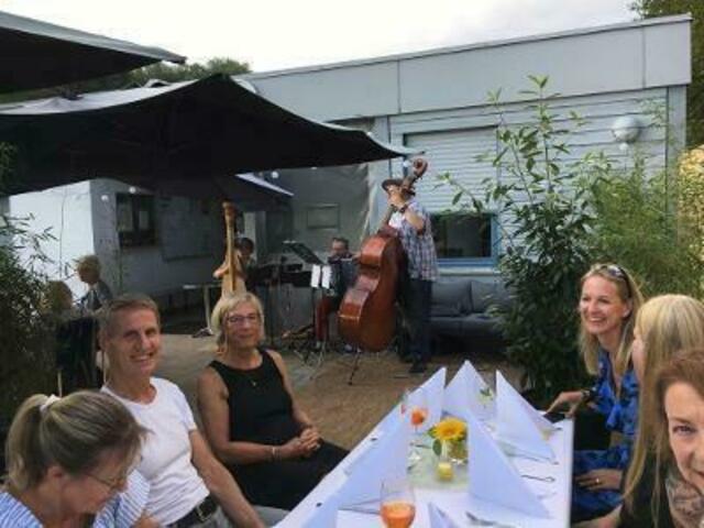 Fröhliches Beisammensein beim Sommerfest