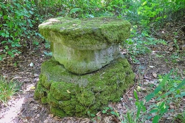 der Tauf- bzw. Bürgerstein am wüsten Dorf Lichtenhagen