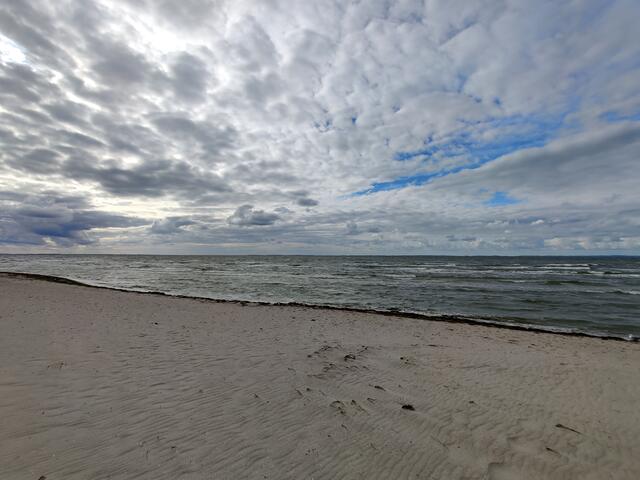 Einfach nur Wasser, Wind und Wellen auf sich einwirken lassen und die Wolken am Himmel betrachten!