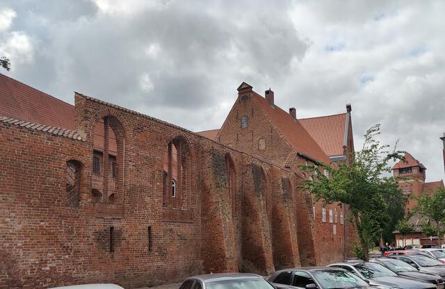 Teile der Stadtmauer von Stralsund blieben erhalten.