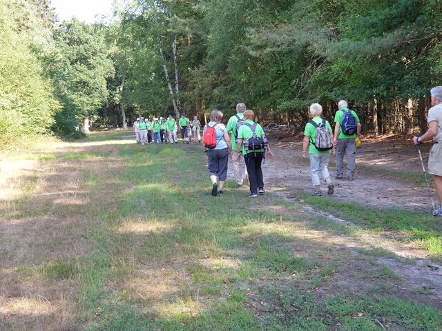 Beide Wandergruppen begegnen sich
