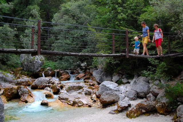 Die Soca, die weiter zum Mittelmeer hin über italienischen Boden fließt, wird dort Isonzo genannt.