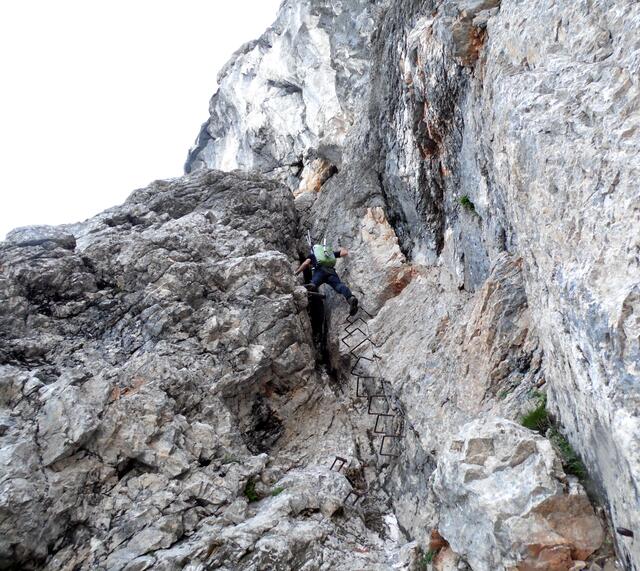 Mittelschwere Kletterei, aber alles gut versichert.