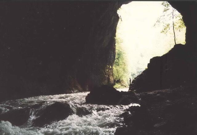 Wir haben sie damals auf eigene Faust entlang des Flusses Rac erkundet.