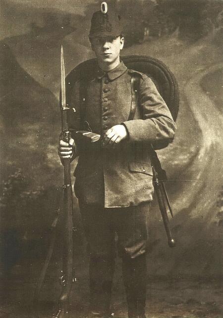 Mein Großvater, Hermann Buchhorn, musste als junger Mann als Goslarer Gebirgsjäger daran teilnehmen. Nur mit Glück überlebte er.