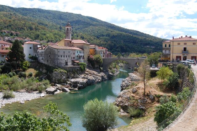 Auf irgendeine Art haben wir uns in Slowenien wie zu Hause gefühlt. Doch nun fahren wir das Socatal abwärts, südlichen Gefilden entgegen. Auch dort gibt es Schönes zu entdecken.