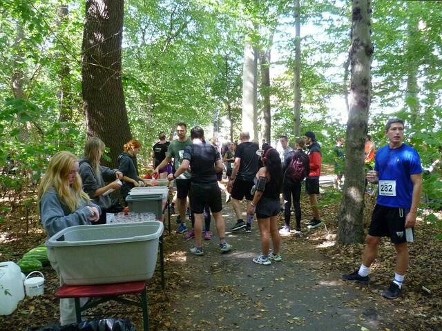 Zur Zielverpflegung gehören wie jedes Jahr auch Wassermelonen.
