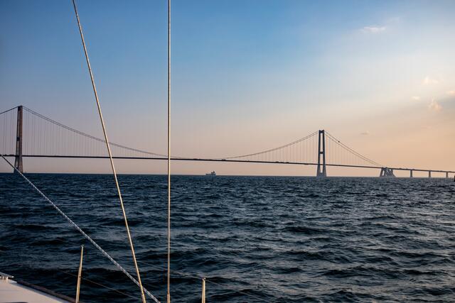Die Brücke über den "Großen Belt" zwischen Nyborg und Korsör im Abendlicht. | Foto: B. Jakob