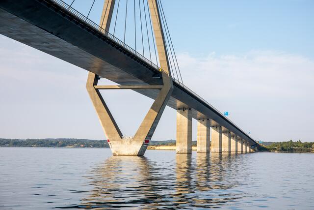 Passieren der Farö - Brücke. | Foto: B. Jakob