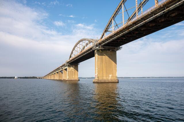 Passieren der Storestroem - Brücke. | Foto: B. Jakob