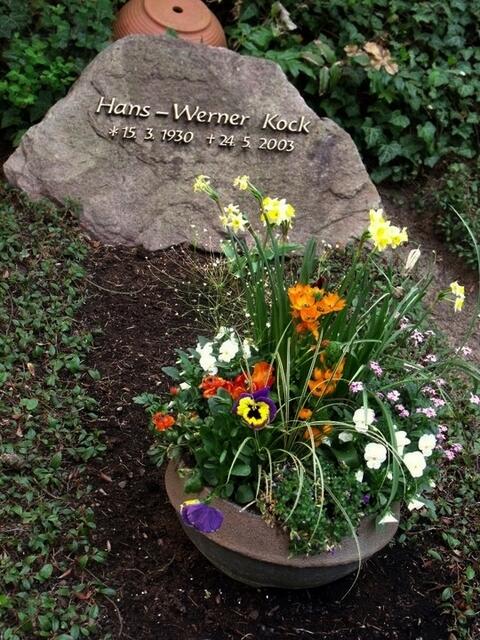 Hans-Werner Kock, Journalist und Berliner Abendschau-Moderator, verabschiedete sich stets mit dem Satz "Macht's gut Nachbarn".