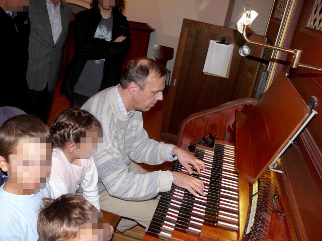 Orgelspiel beim Gemeindefest von St. Bernward 2007