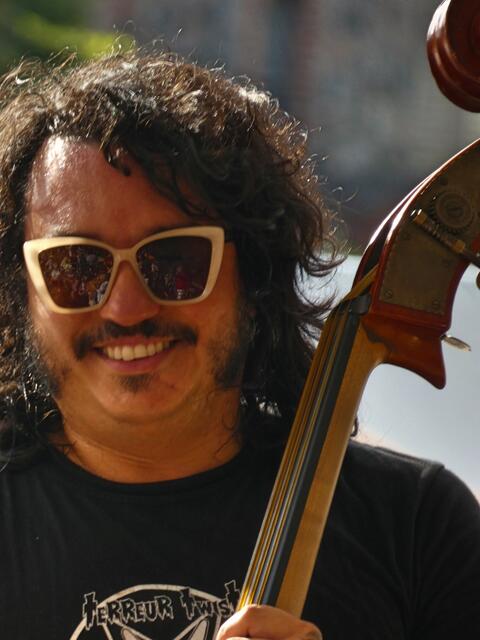 Mary Lee Family Band: Der Mann am Kontrabass nennt sich "Big Bull".