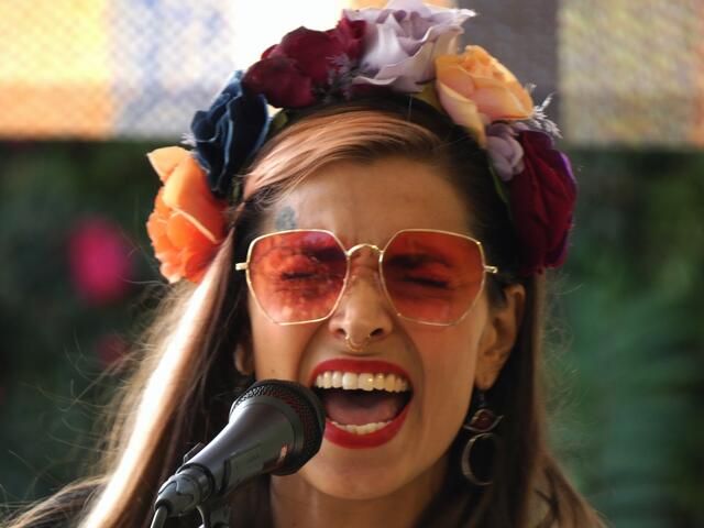 Mary Lee Family Band:  Diese Frau war gut bei Stimme und hatte auch einige Pop-Songs im Repertoire, hier Cindy Laupers "Girls they wanna have fun".