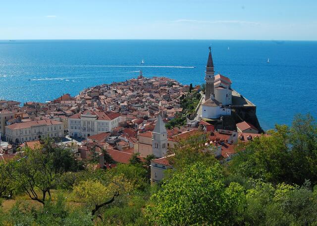 Einer davon ist Piran, am Golf von Triest auf einer Halbinsel gelegen.
