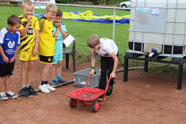 Der Schubkarren-Wasserparcours