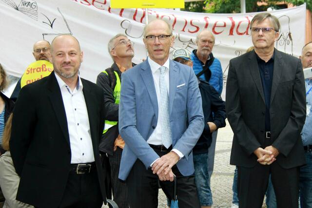 v.l.n.r.: Die bekanntesten Gäste der Demo Tibor Herczeg (Geschäftsführer VWE Nds), Bernhard Zentgraf (Vors. BdST Nds/Bremen) und MdL Uwe Schünemann (stellvertr. CDU-Fraktionsvorsitzender im Landtag)
