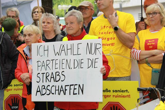 Dem Aufruf "Ich wähle nur Parteien, die die Strabs abschaffen", der auf vielen Plakaten zu lesen war, werden viele Wähler bei der anstehenden Landtagswahl