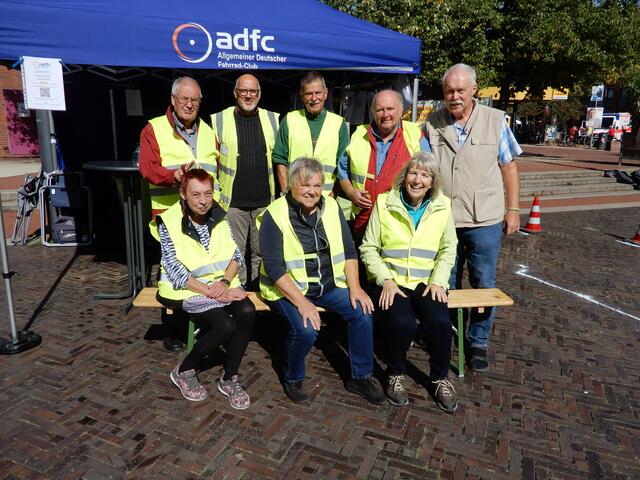 Das ADFC-Team Langenhagen, von links. Vorne: Petra, Ina, Ulla, hinten: Dieter, Wolfram, Rudi, Jochem, Reinhard.