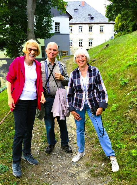 Für viel Spaß war auch gesorgt, mein Mitkonfirmande von 1956 mit seiner Frau aus der Lutherstadt Wittenberg und "meine" Marlies...!!! ;-)))