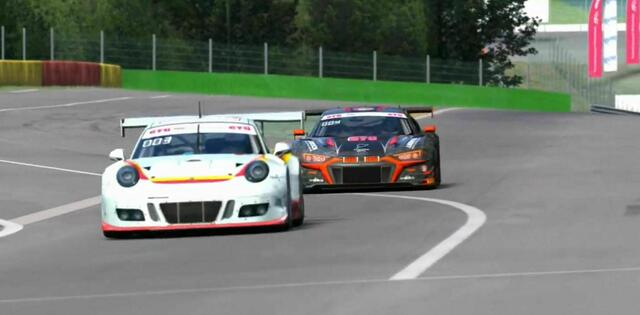 Porsche vorn