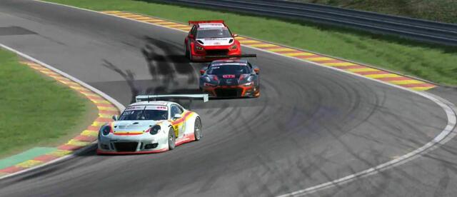 Der Porsche kämpft